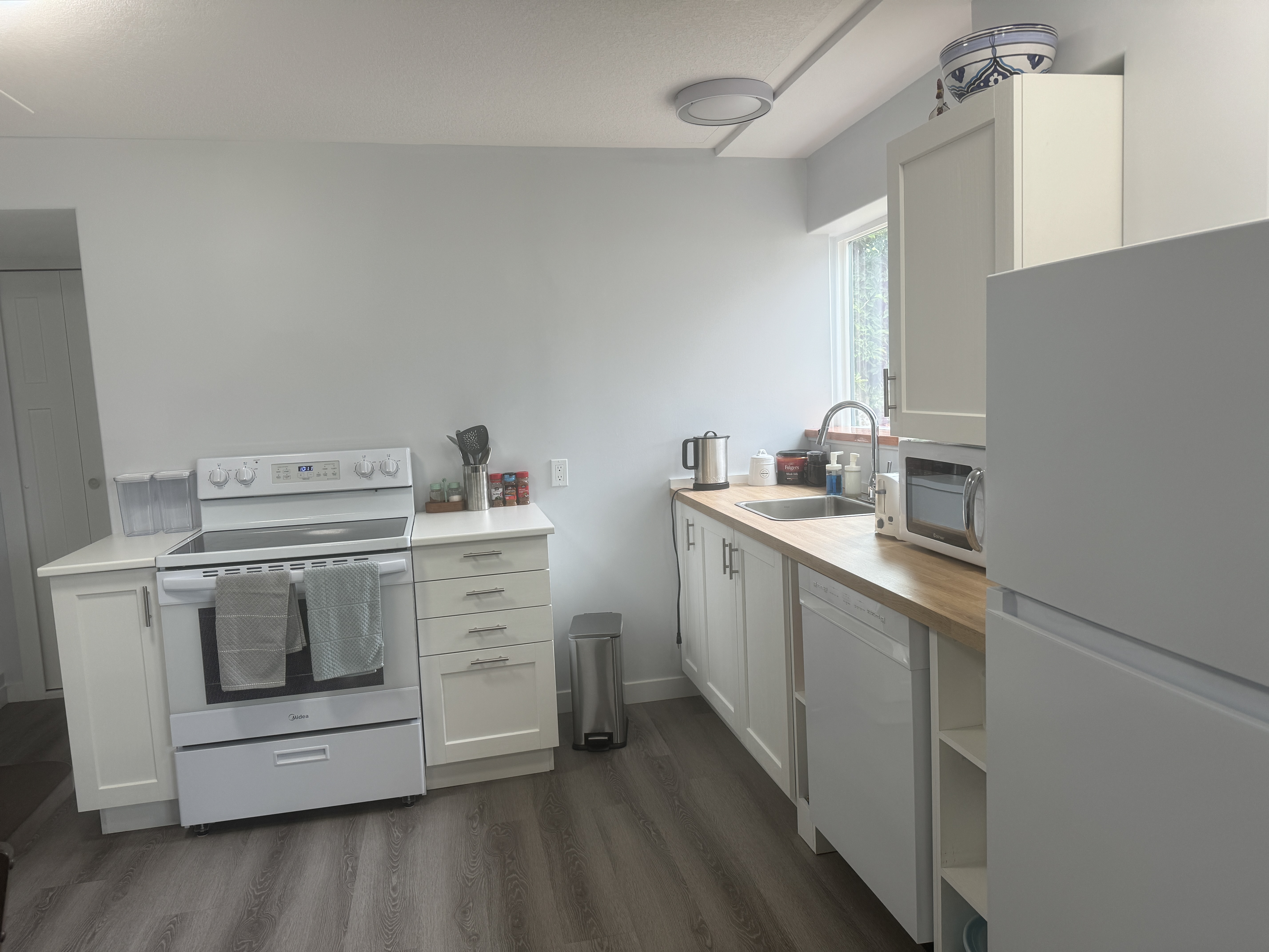 1260 Marine Drive – Kitchen